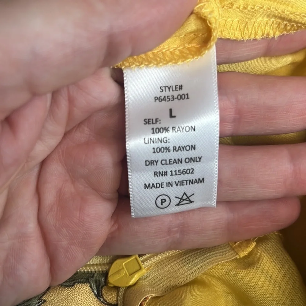 Lush Tie-Front Yellow Floral Size L Shorts Romper